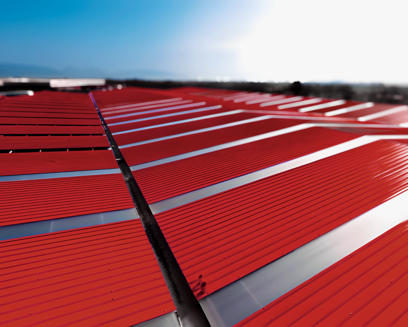 Paneles Sándwich Ofrecemos Panel Sándwich de alta calidad para cubierta y fachada, asegurando aislamiento térmico y acústico superior.