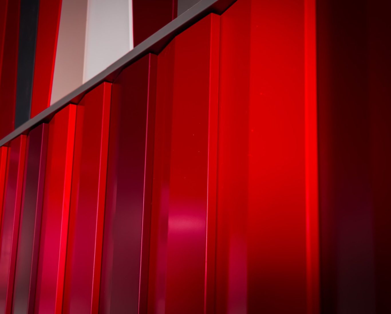 Rematería Ofrecemos Rematería de alta calidad, con accesorios y perfiles metálicos diseñados para un acabado perfecto en cubiertas, fachadas y otros.